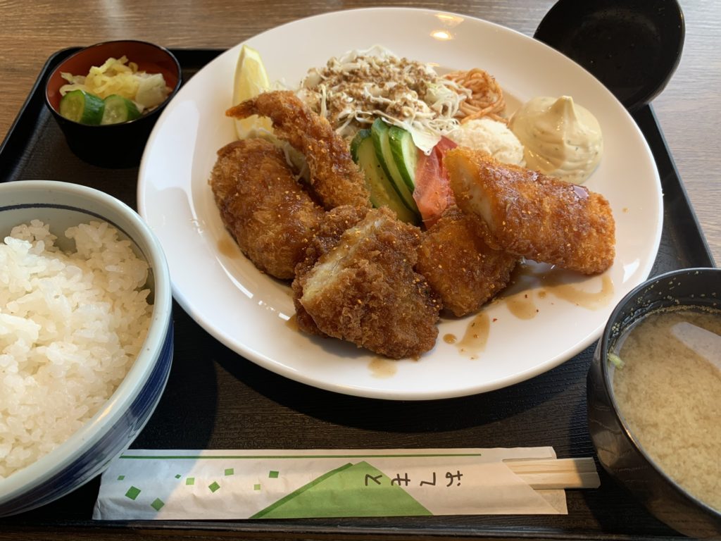 ミックスフライ定食