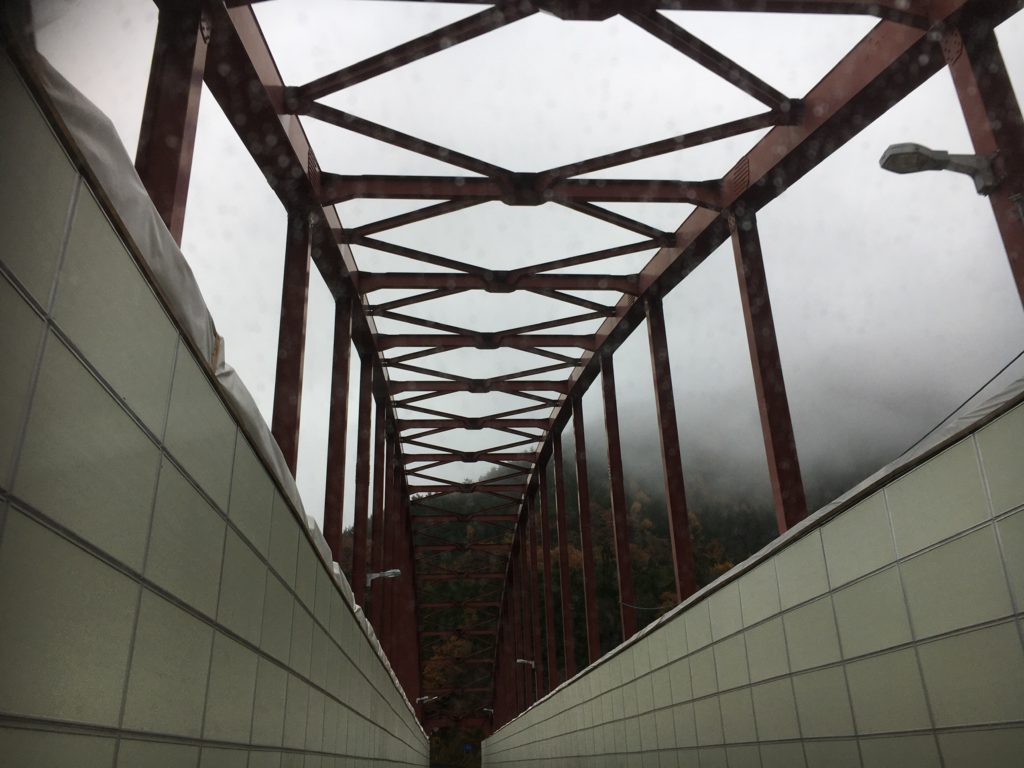 大きな鉄橋
