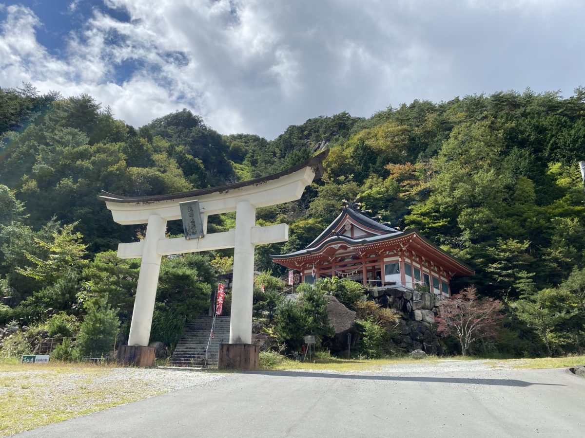 昇仙峡夫婦木神社