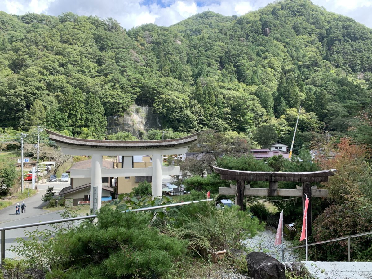 昇仙峡夫婦木神社