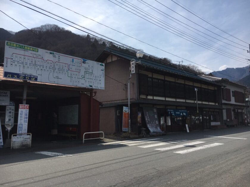 三峰口駅前