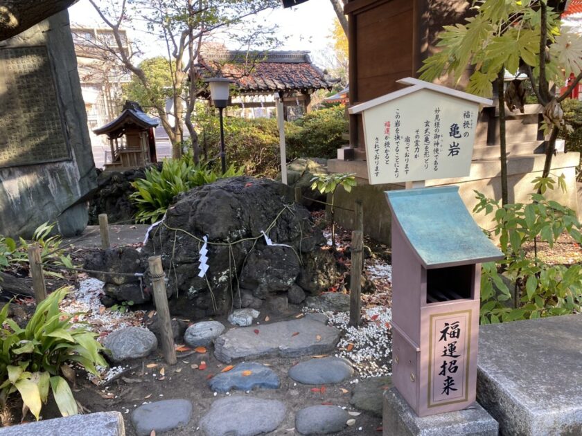 千葉神社　亀岩