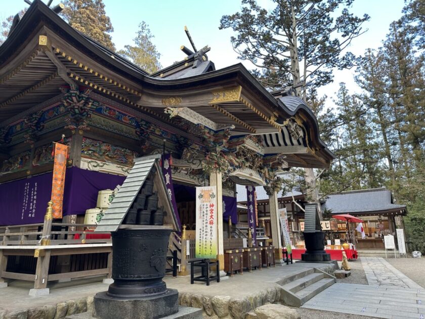 宝登山神社の拝殿と社務所