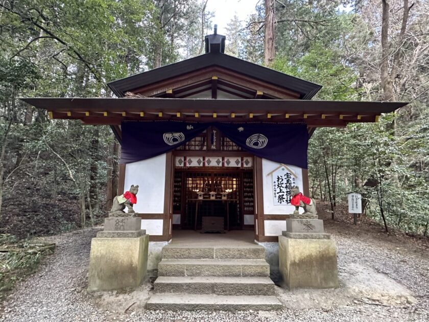 宝玉稲荷神社の拝殿