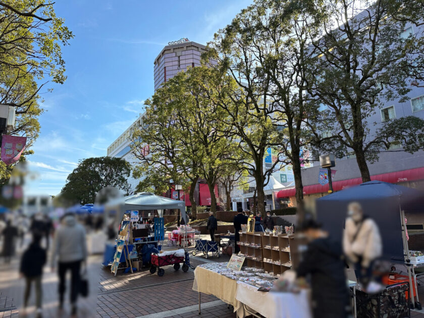 パルテノン大通りの休日露店