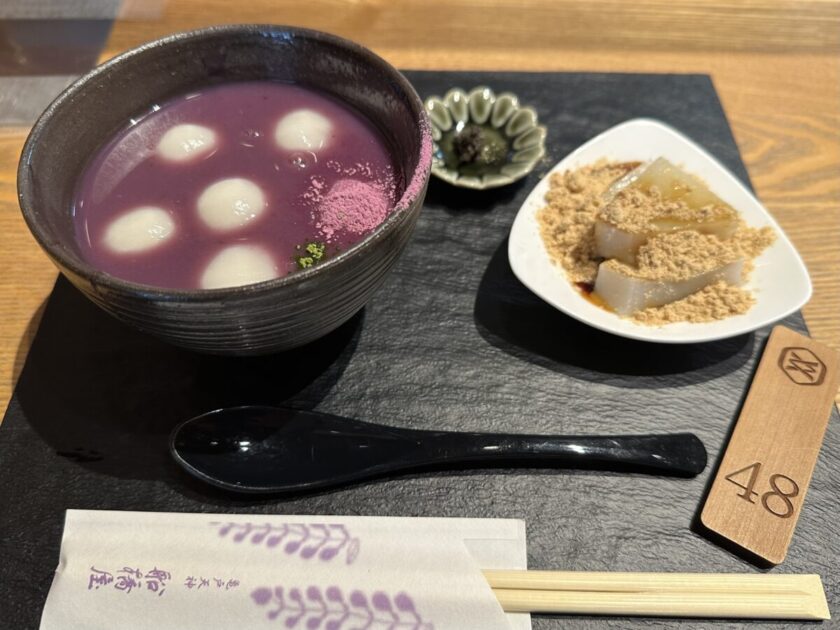 船橋屋の藤のおしるこセット