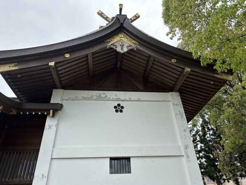 浮島神社本殿横