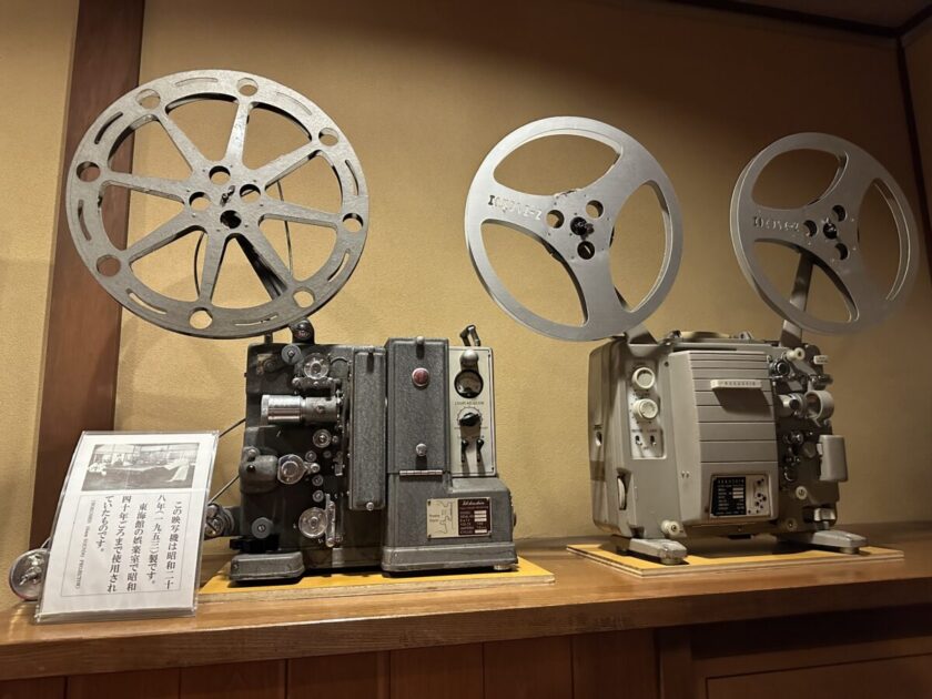 歴史的展示物映写機