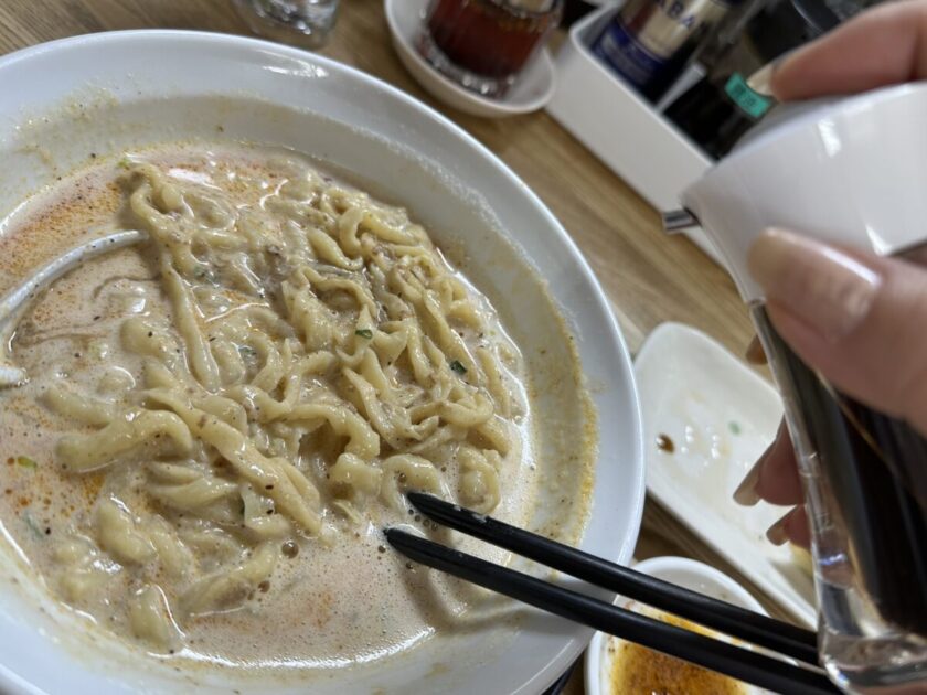 晴れる屋担々麺に鎮江黒酢で味変