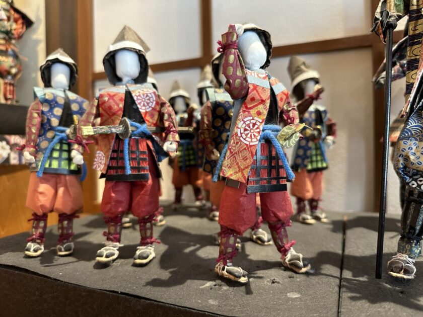 太平記館の展示物：節分鎧年越の人形