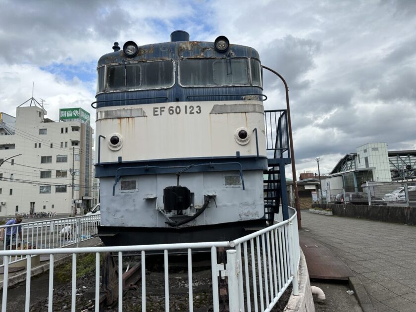 足利駅前EF60型電気機関車