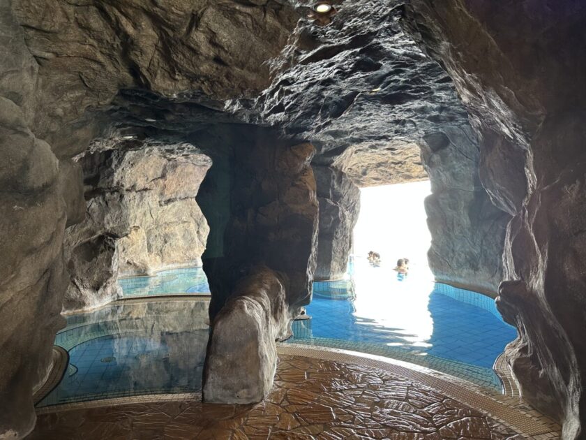 江の島アイランドスパ１階洞窟スパエリア