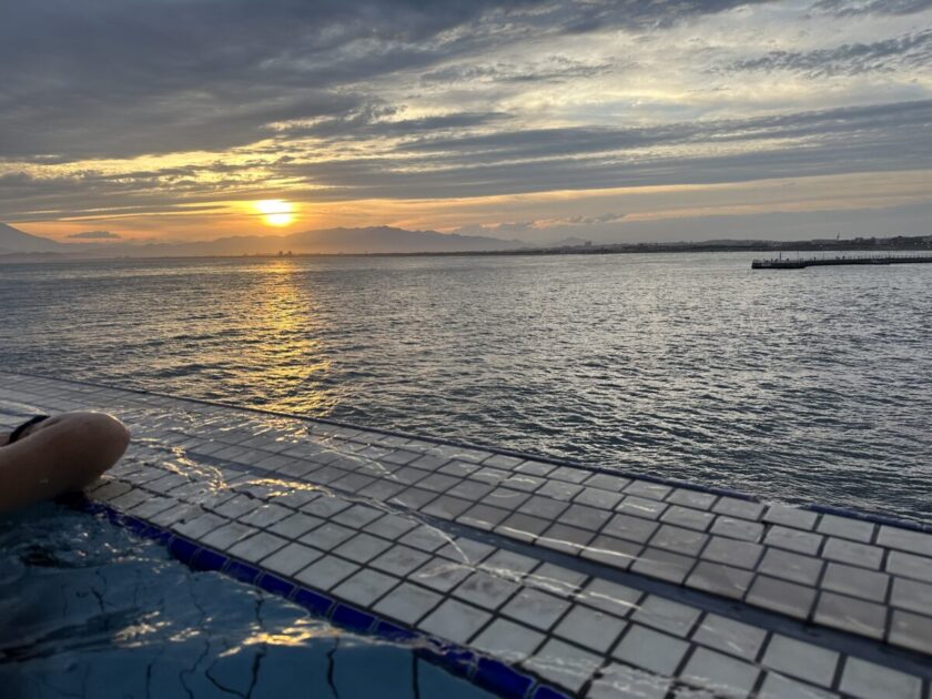 江の島アイランドスパから見える夕日