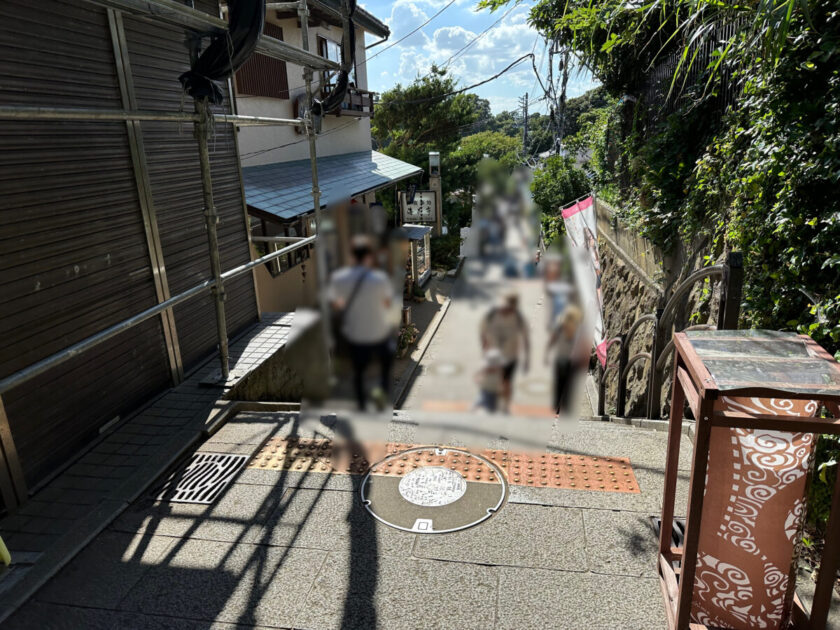 江島神社奥津宮への石段