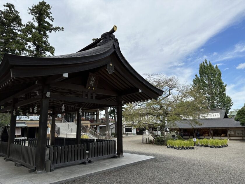 高麗神社中央広場