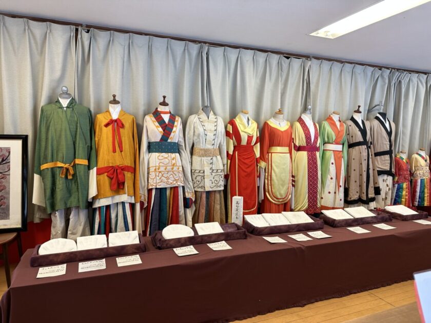 高麗神社の韓服展示