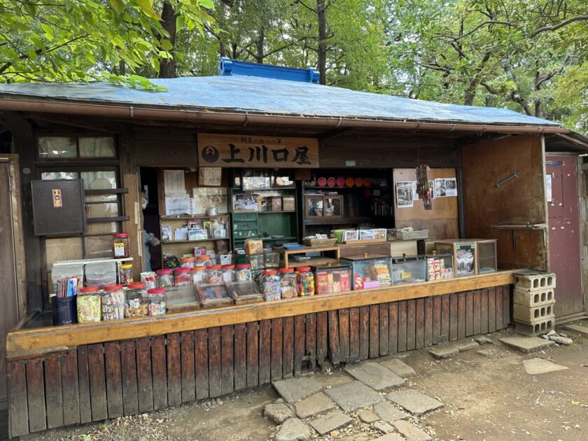 鬼子母神堂の駄菓子屋上川口屋