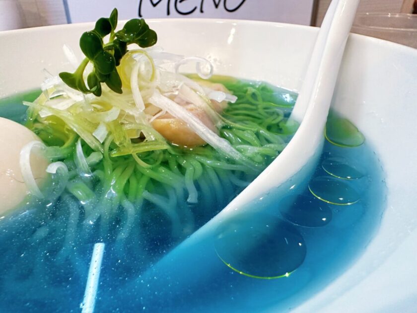 青い鶏清湯ラーメン
